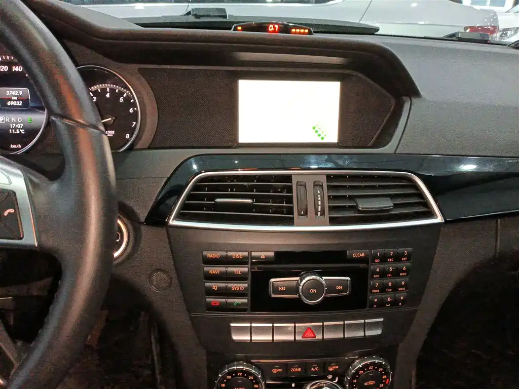Mercedes-Benz C-Class 2013 C 180 Classic Grand Edition фото 8