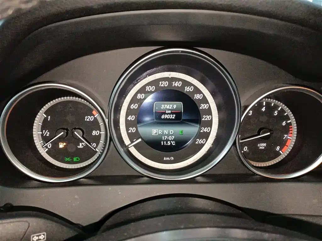 Mercedes-Benz C-Class 2013 C 180 Classic Grand Edition фото 7
