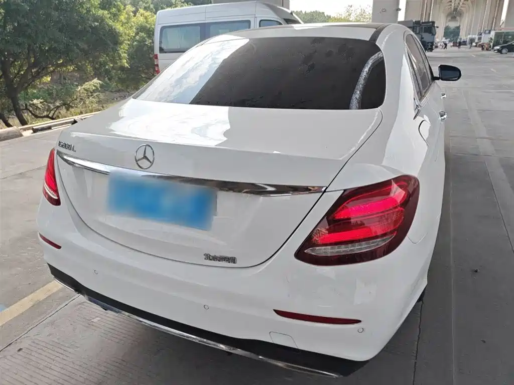 Mercedes-Benz E-Class 2016 E 200 L Sport Type фото 4