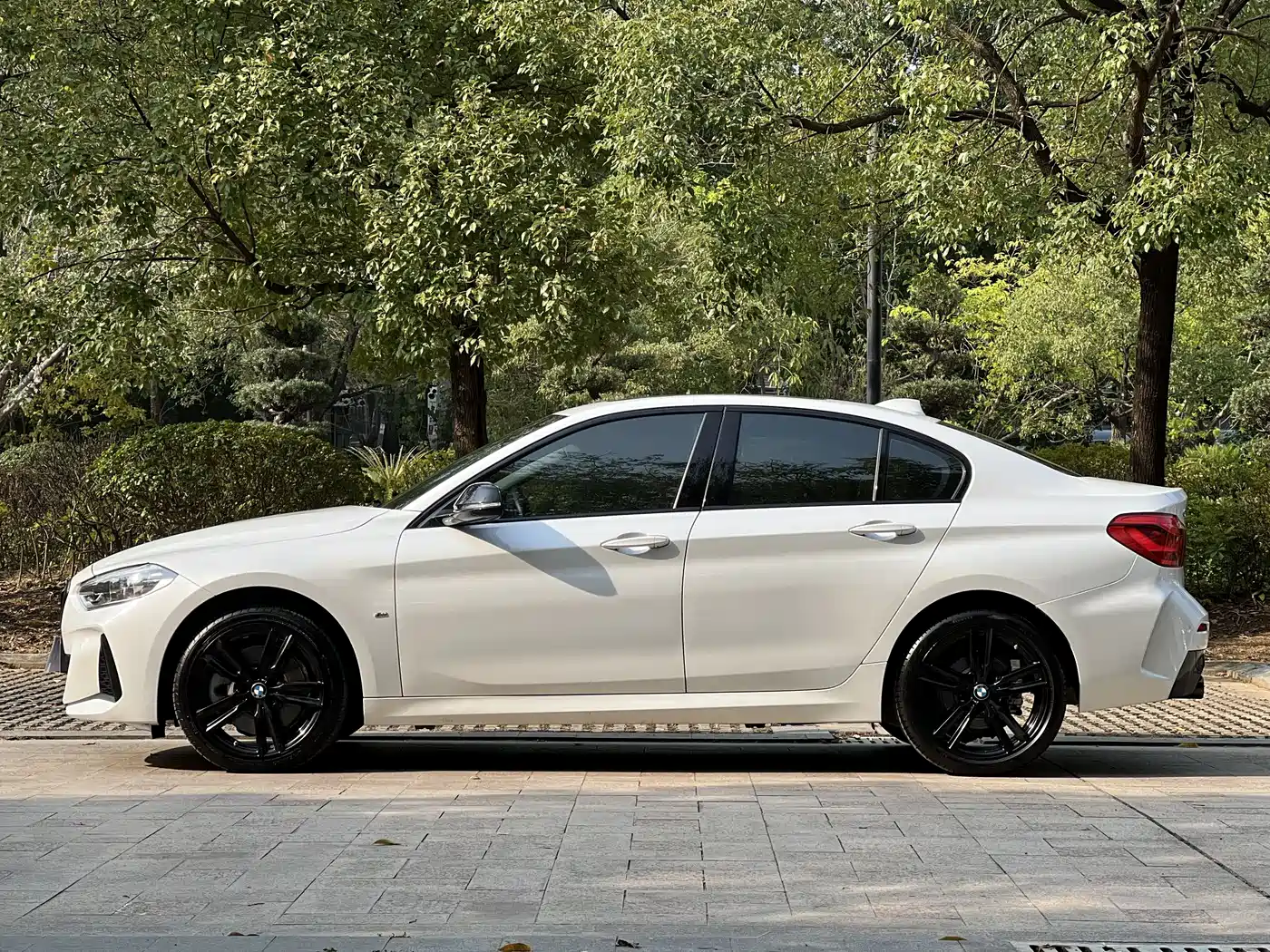 BMW 1 Series 2023 125i M Sport Shadow Edition фото 16