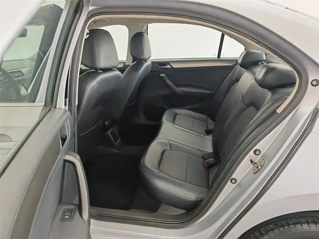 Volkswagen Santana 2013 1.6L Manual Comfort Edition фото 15
