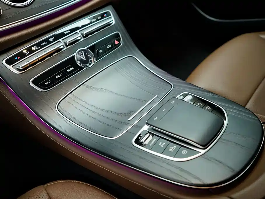 Mercedes-Benz E-Class 2020 E 300 L Sport Luxury Model фото 11