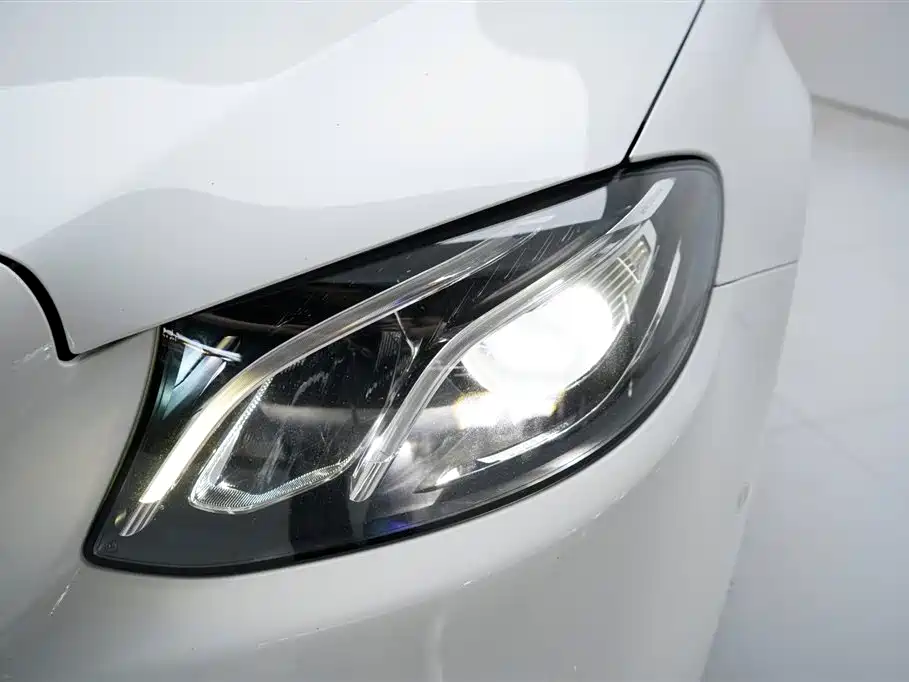Mercedes-Benz E-Class 2020 E 300 L Sport Luxury Model фото 13