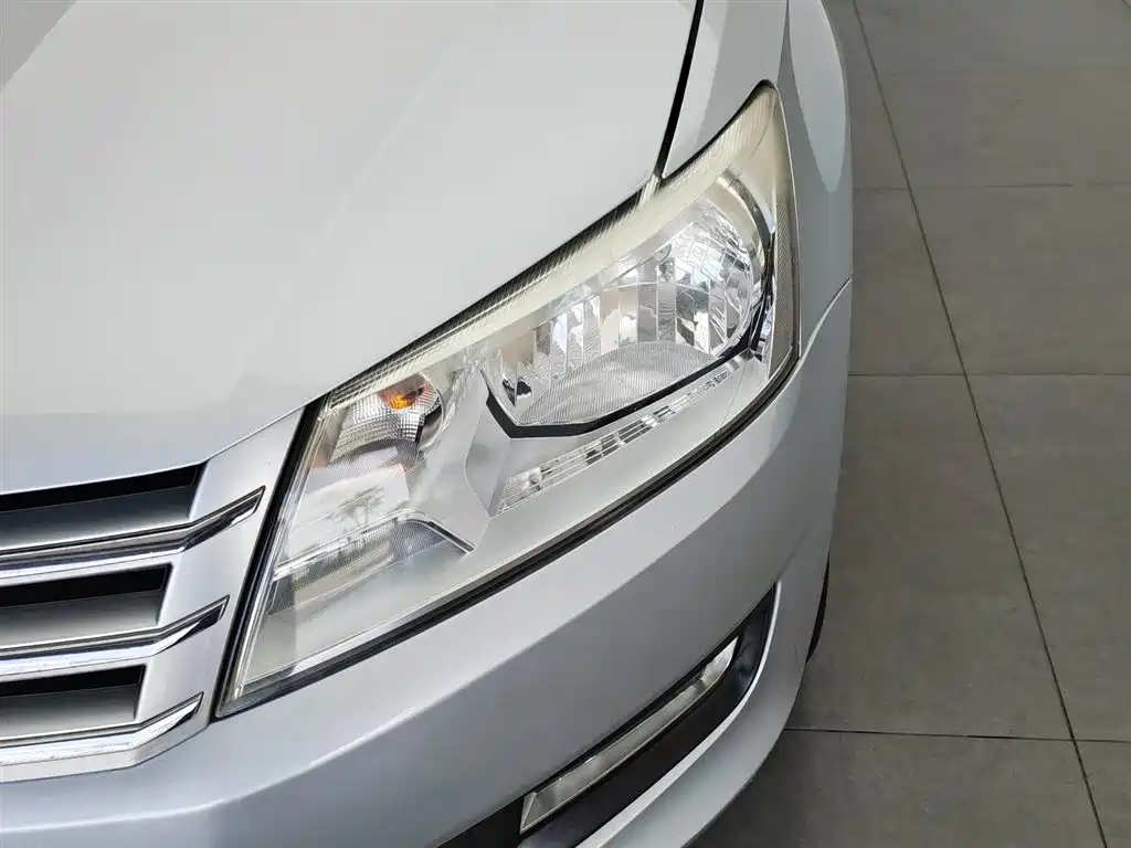 Volkswagen Santana 2013 1.6L Manual Comfort Edition фото 7