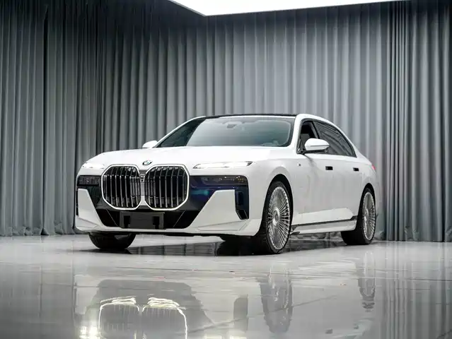 BMW 7 Series 2023 740Li Exclusive M Sport Package — фото 4