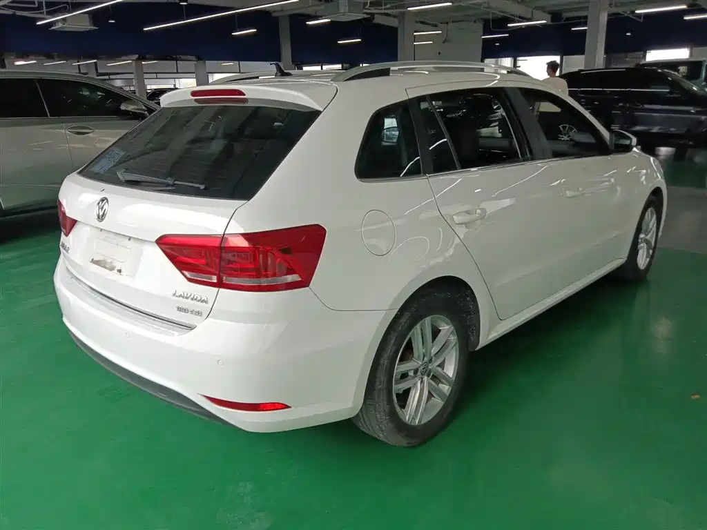 Volkswagen Lavida Tour 2017 180TSI DSG Comfort Edition фото 5