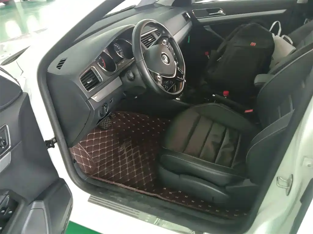 Volkswagen Lavida Tour 2017 180TSI DSG Comfort Edition фото 11