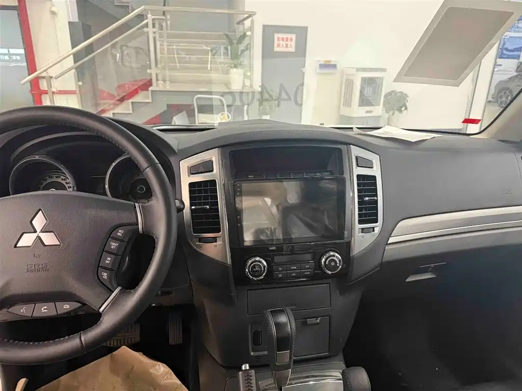 Mitsubishi Pajero (Import) 2020 3.0L Automatic Standard Edition фото 10