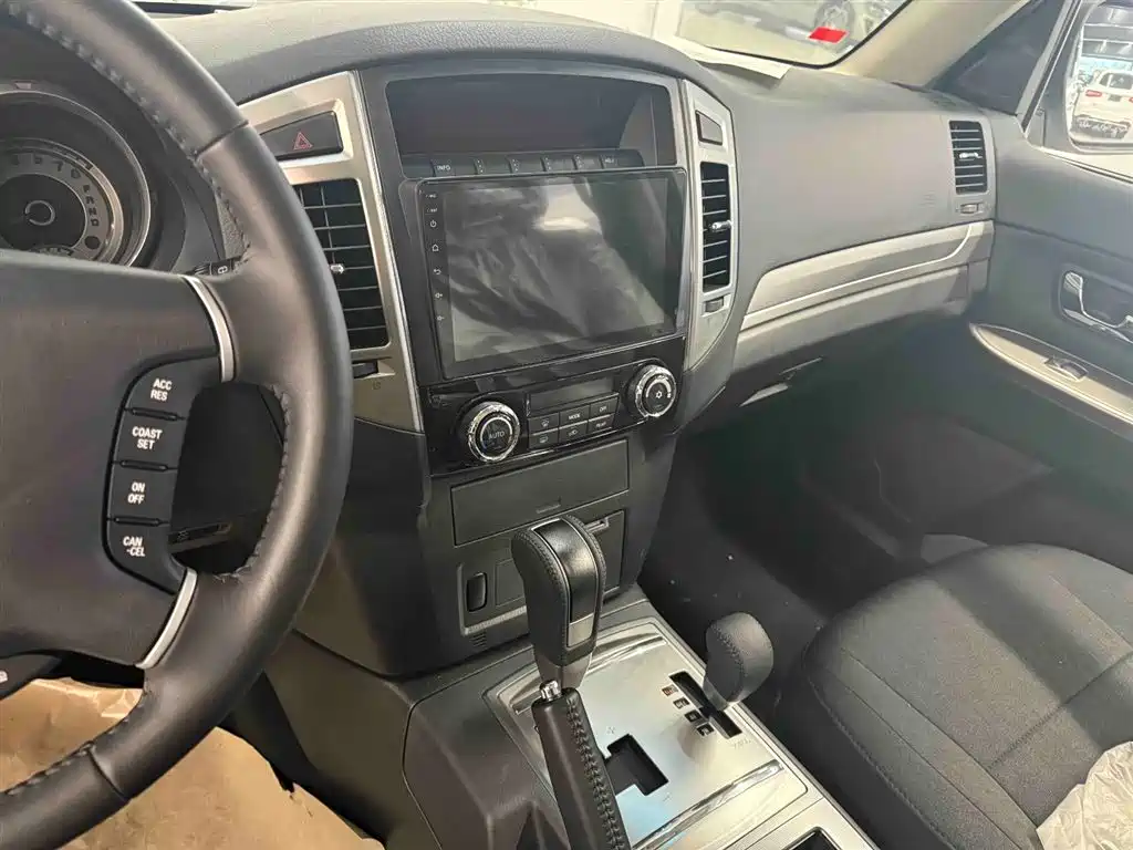 Mitsubishi Pajero (Import) 2020 3.0L Automatic Standard Edition фото 11