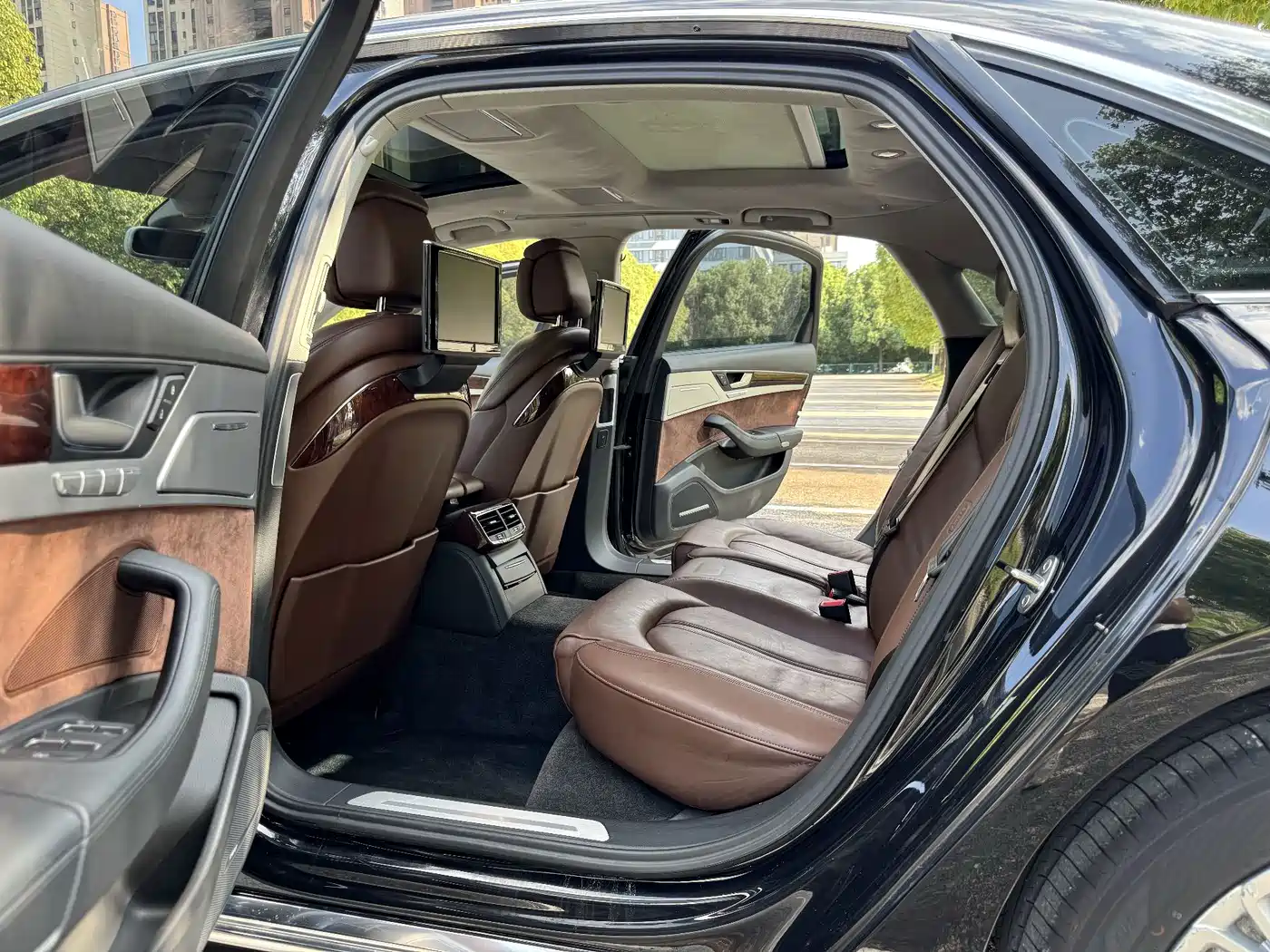 Фото 13 - Audi A8