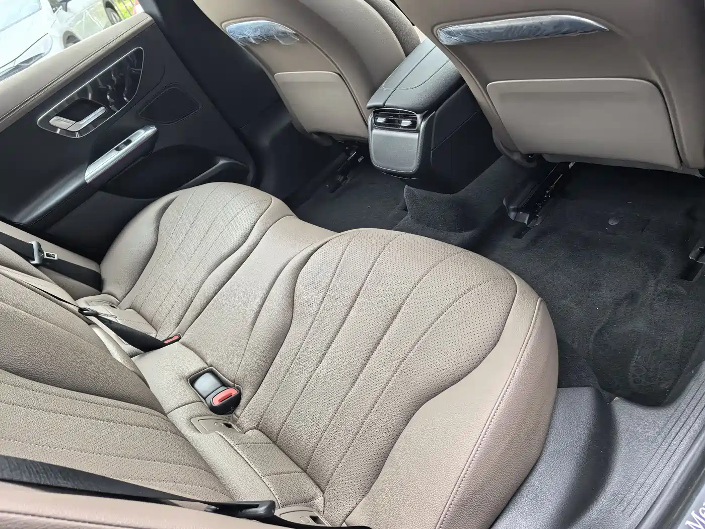 Mercedes-Benz EQE 2025 Model 500 4MATIC Luxury Edition фото 10