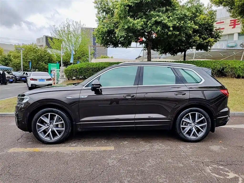 VOLKSWAGEN TOUAREG