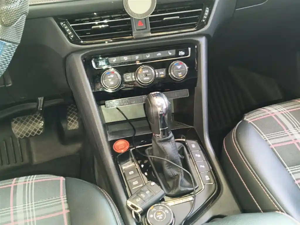 Volkswagen Tharu 2019 Model 330TSI 4WD Flagship Edition China VI фото 14