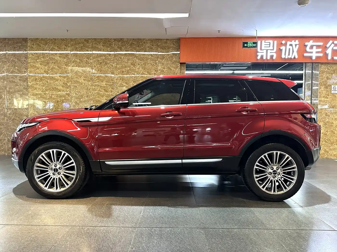 Land Rover Range Rover Evoque (Import) 2012 2012 2.0T 5-door Premium Edition
