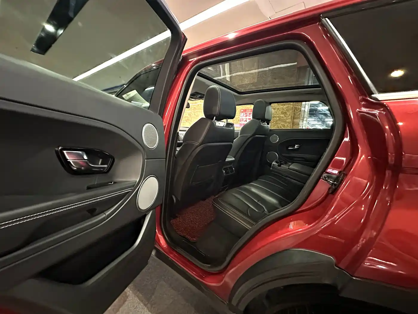 Land Rover Range Rover Evoque (Import) 2012 2012 2.0T 5-door Premium Edition