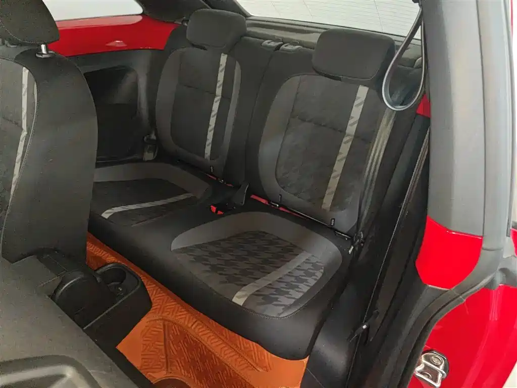 Volkswagen Beetle 2018 180TSI Easy Joy Edition фото 13