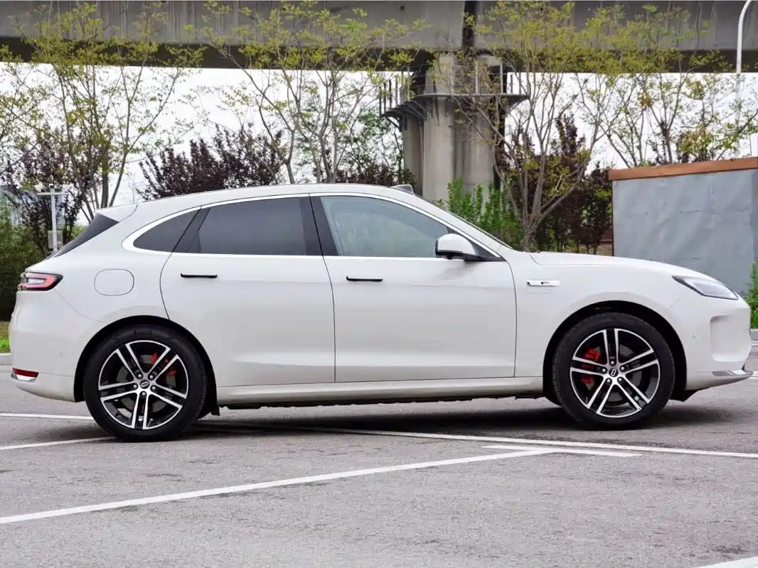 AITO Wenjie AITO M5 2025 Extended Range Ultra AWD фото 4