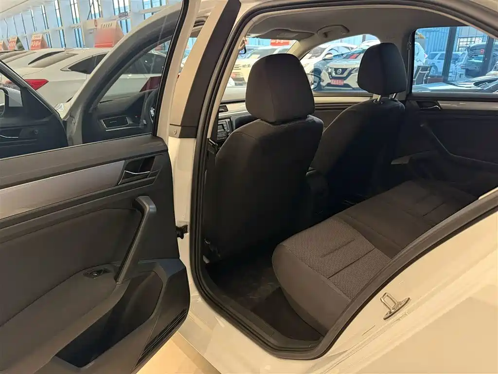 VOLKSWAGEN BORA