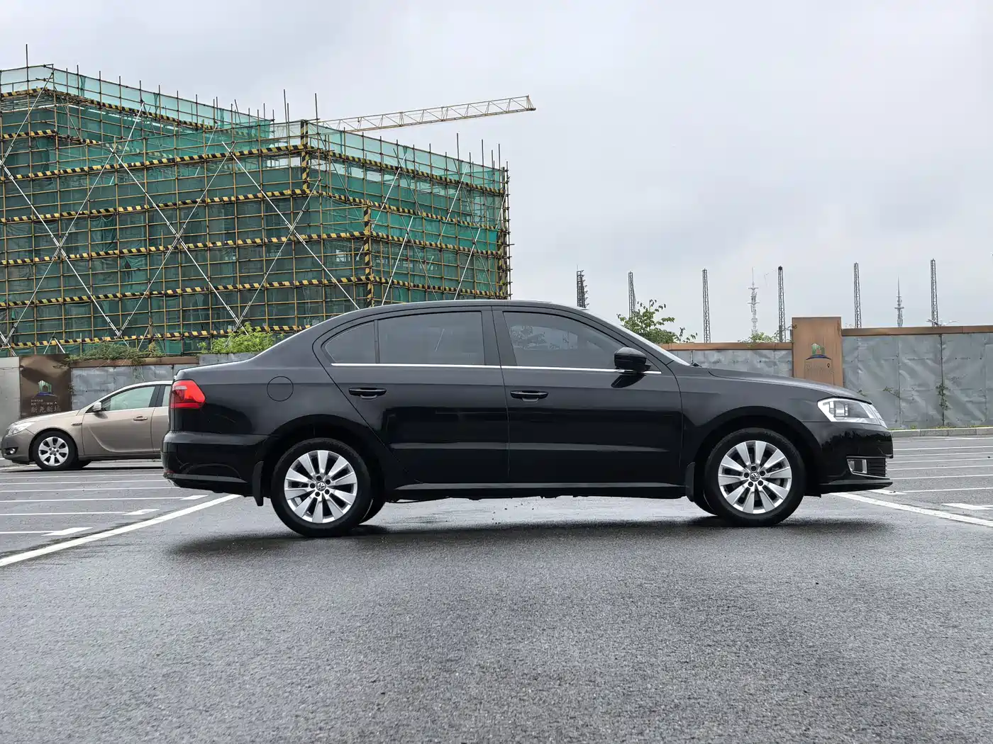 Volkswagen Lavida 2013 1.6L Manual Comfort Edition фото 3