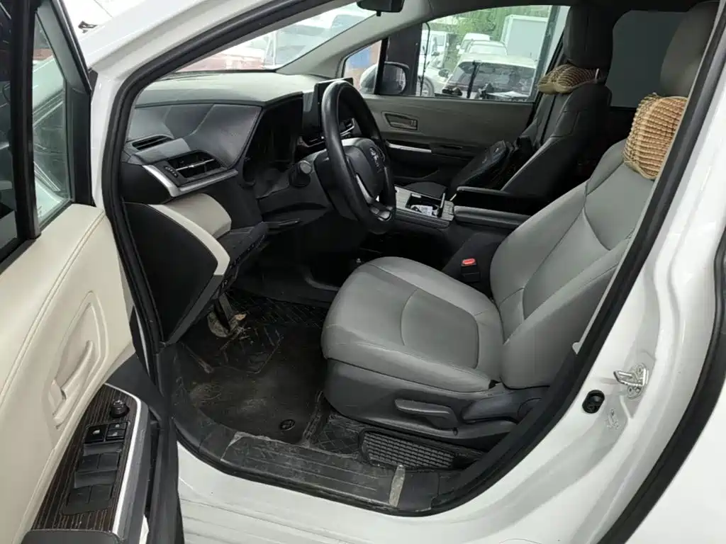 Toyota Granvia 2025 2024 2.5L Hybrid Comfort