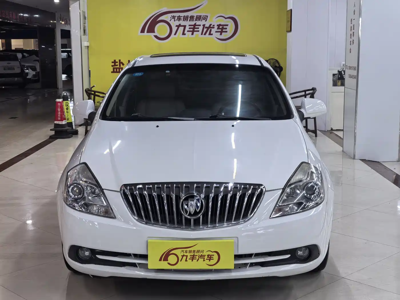 Buick Excelle 2013 1.5L Automatic Exclusive фото 2