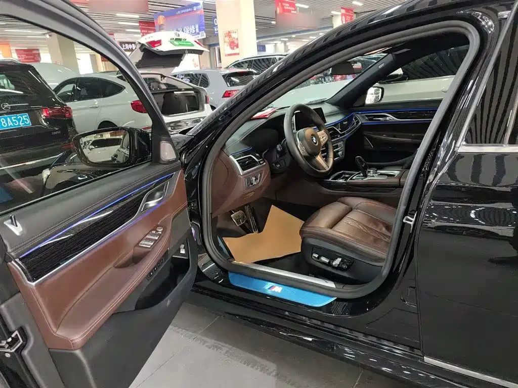 BMW 7 Series 2019 730Li M Sport Package фото 16