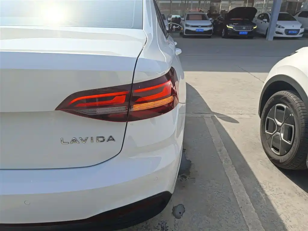 Volkswagen Lavida 2023 Facelift 1.5L Auto Comfort Edition фото 24