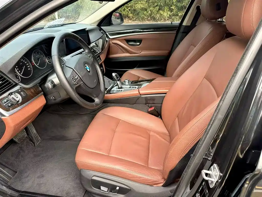 BMW 5 Series 2014 525Li Leading фото 14