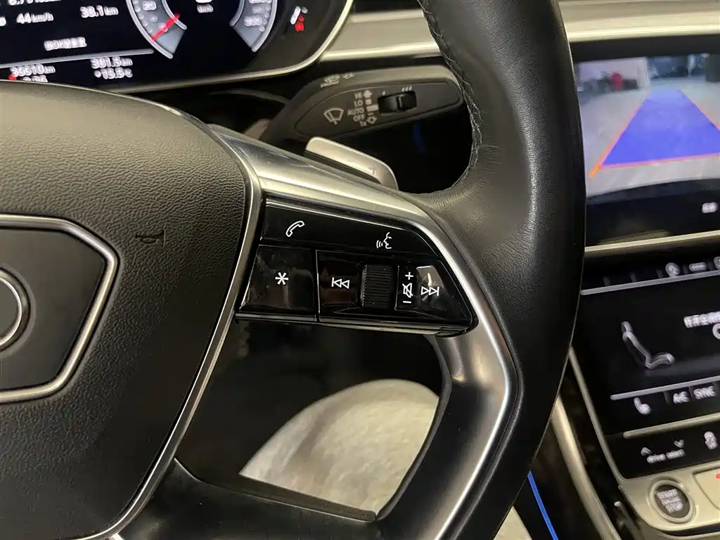 Audi A8 2023 A8L 45 TFSI quattro Luxury фото 21