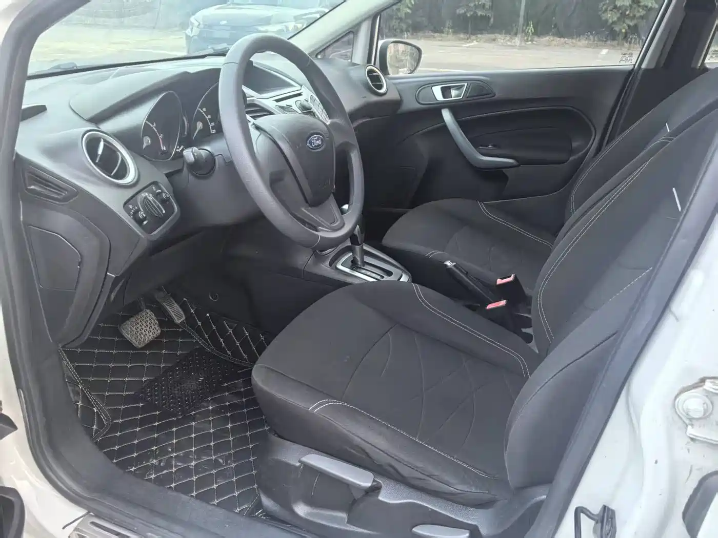 Ford Fiesta 2015 2013 Sedan 1.5L Automatic Elegance Model