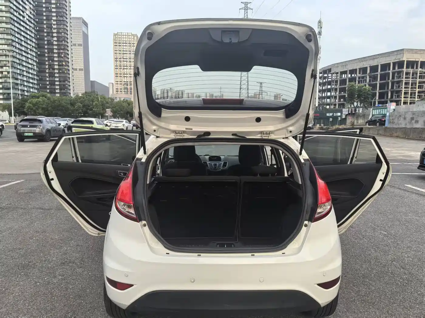Ford Fiesta 2015 2013 Sedan 1.5L Automatic Elegance Model