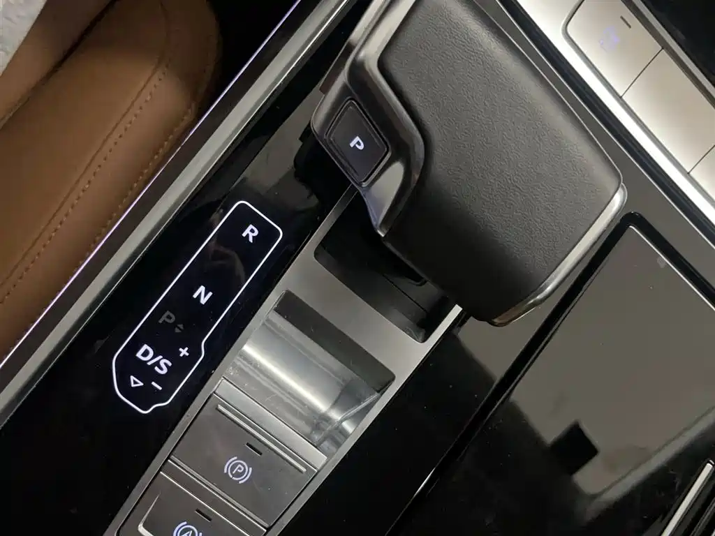 Audi A8 2023 A8L 45 TFSI quattro Luxury фото 22