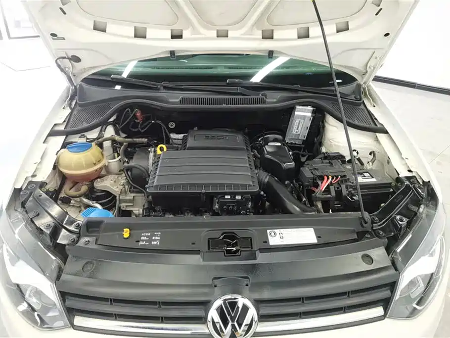 Volkswagen Polo 2016 1.4L Automatic Trend фото 10