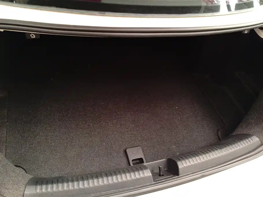 Volkswagen Sagitar 2014 1.4TSI Automatic Luxury фото 4