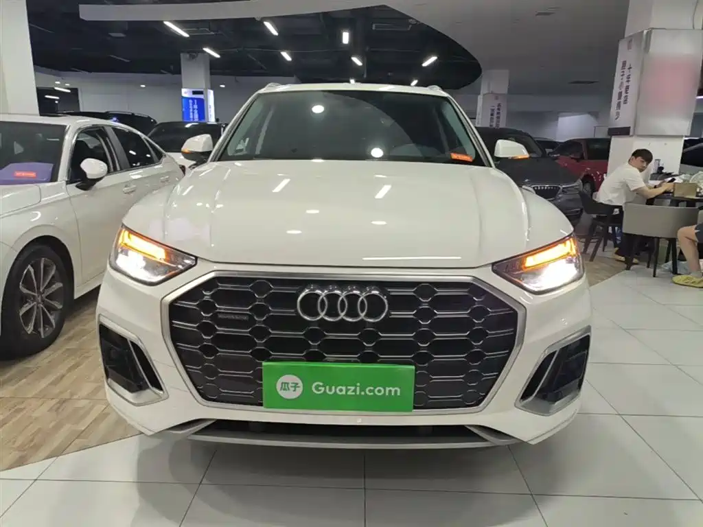 Audi Q5L 2022 40T Luxury Dynamic фото 3