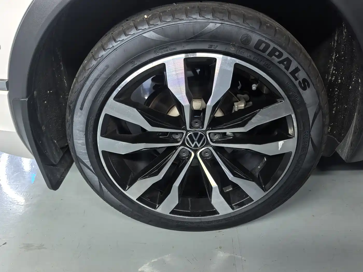 Volkswagen Tiguan L 2021 330TSI Automatic 2WD R-Line Premium фото 14