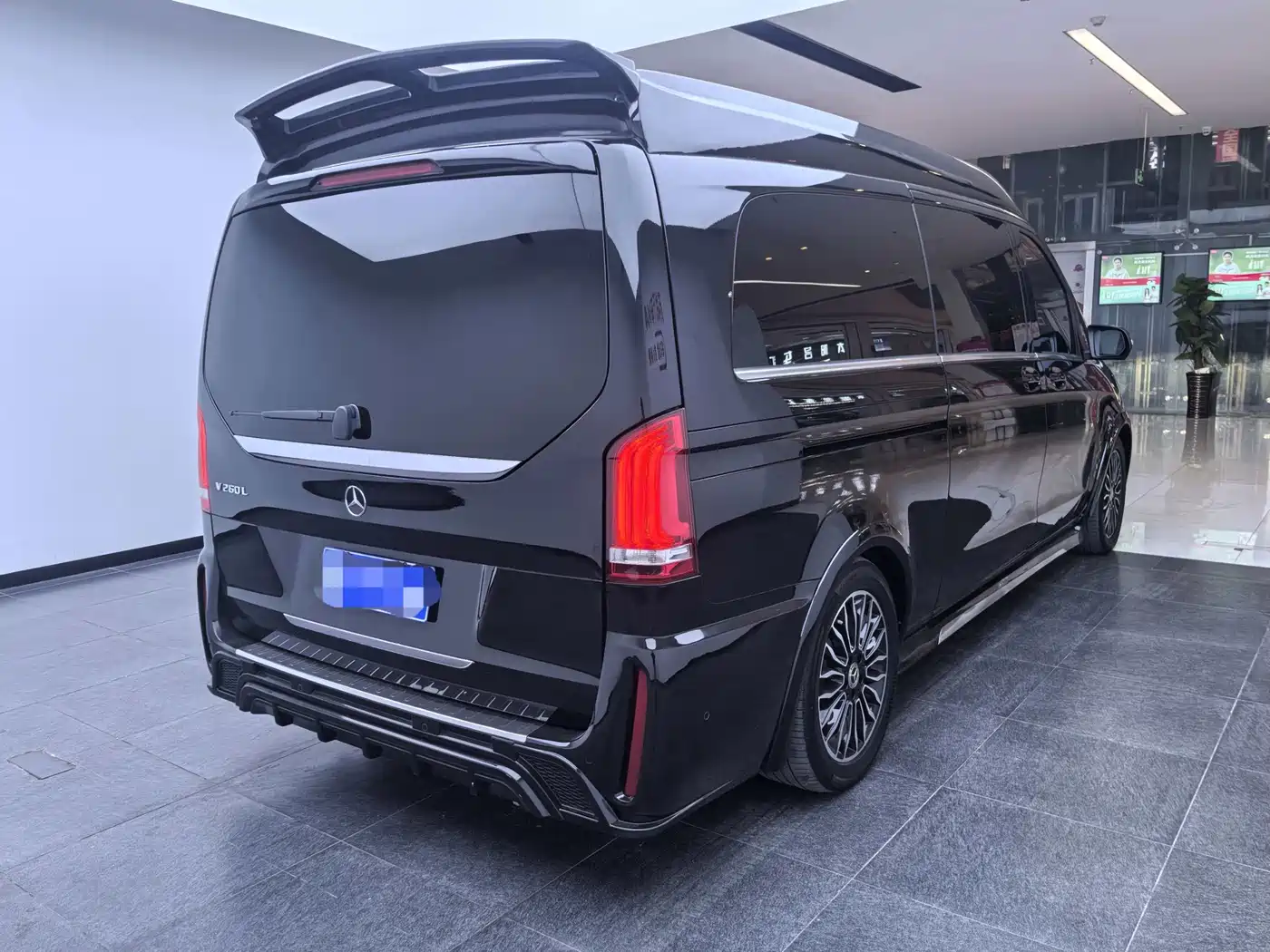 Mercedes-Benz V-Class 2018 V 260 L Premium Long Wheelbase Edition China VI фото 8