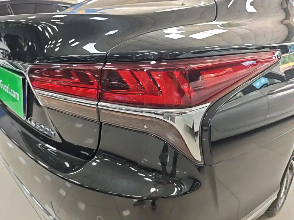 Фото 8 - Lexus LS