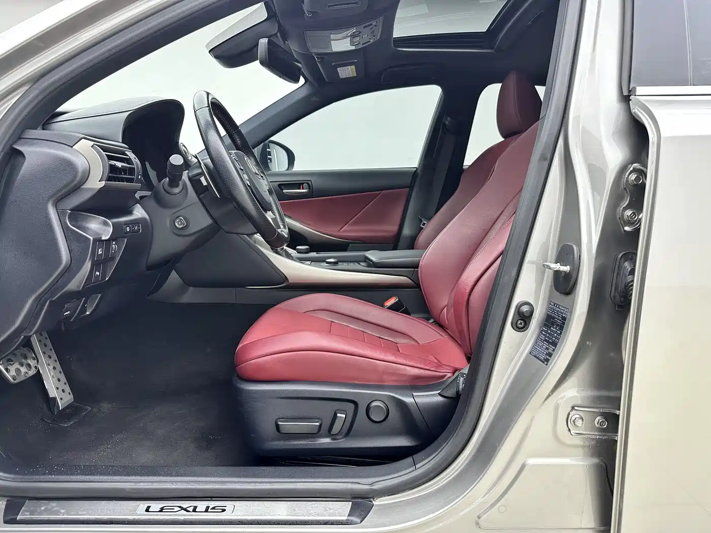 Lexus IS 2017 300 F SPORT фото 17