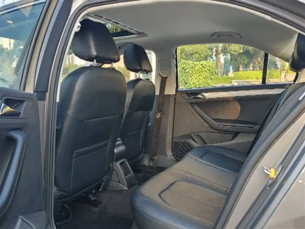 Volkswagen Jetta 2015 1.6L Auto Comfort фото 9