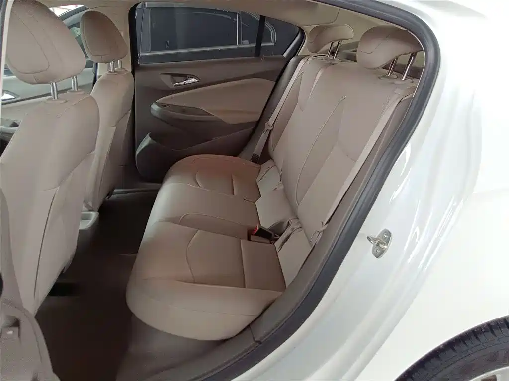 Chevrolet Cruze 2015 1.5L Automatic Fashion Navigation Edition фото 13