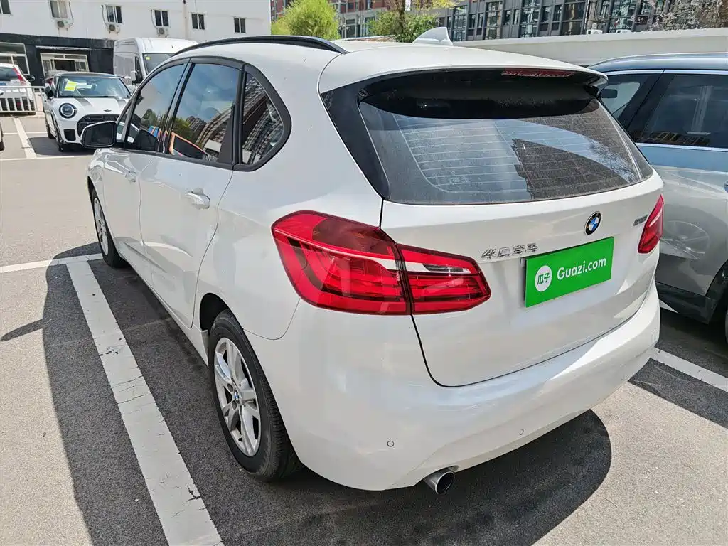 BMW 2 Series Touring 2016 218i Leading фото 22