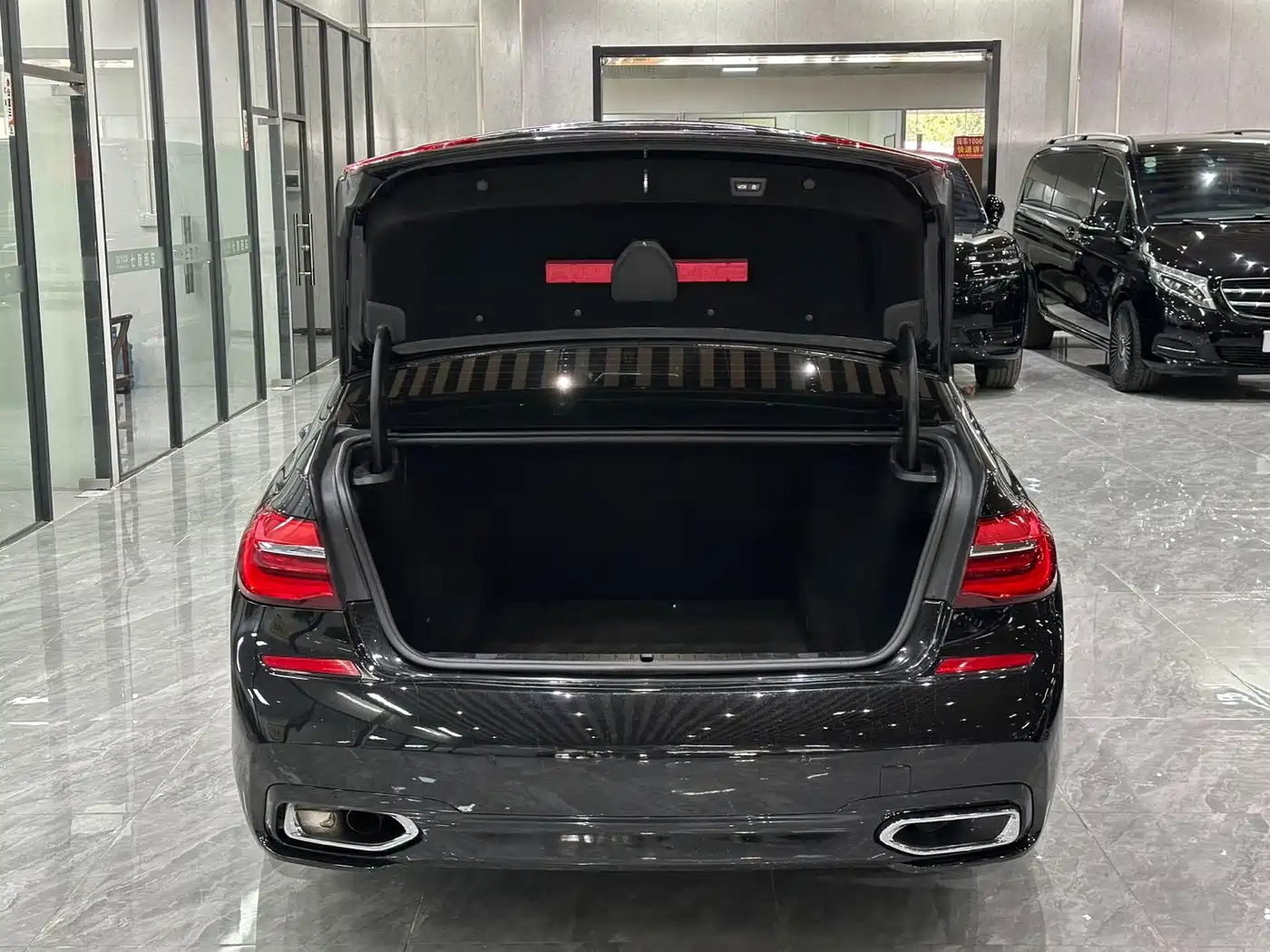 BMW 7 Series 2018 730Li Leading Type M Sport Package фото 8