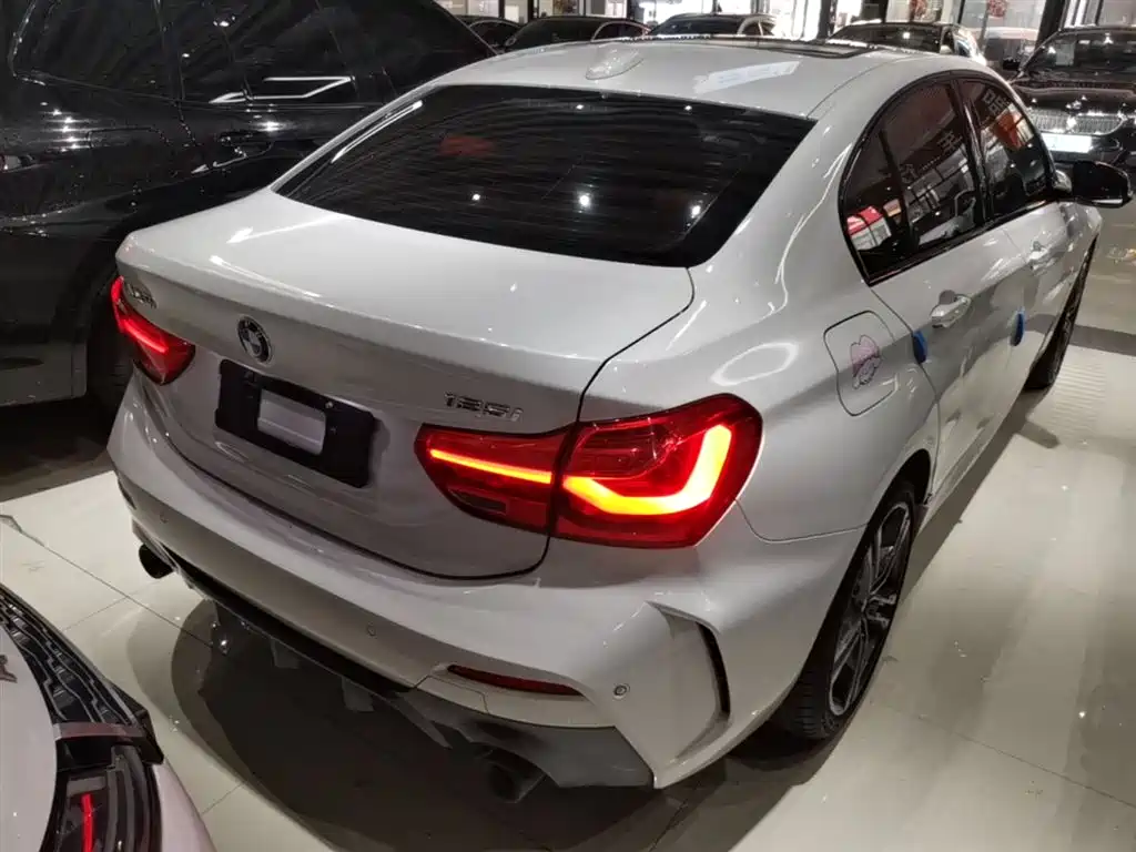 BMW 1 Series 2021 125i M Sport Black Night Edition фото 7