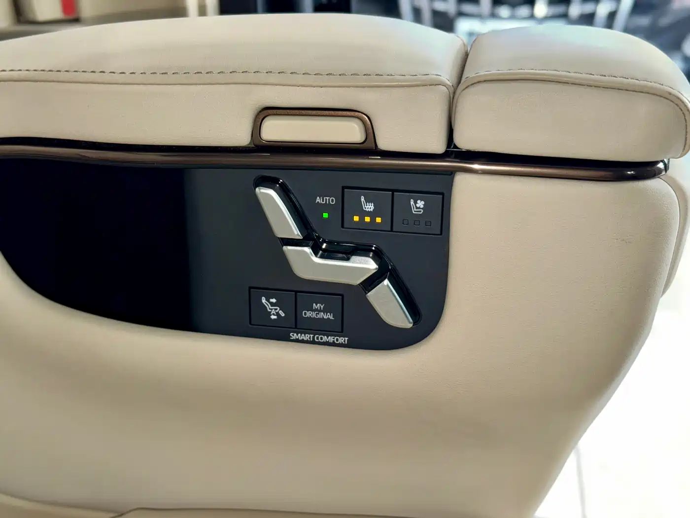 Toyota Vellfire 2024 Crown Hybrid 2.5L Executive Premium Edition фото 9