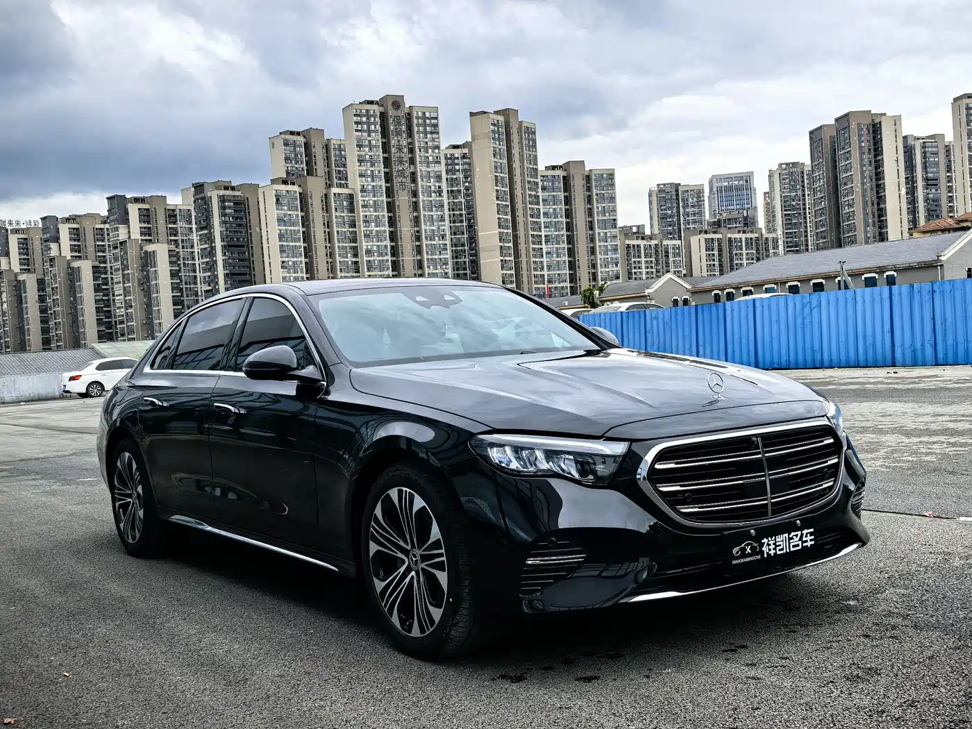 Mercedes-Benz E-Class 2026 E 300 L Luxury фото 3