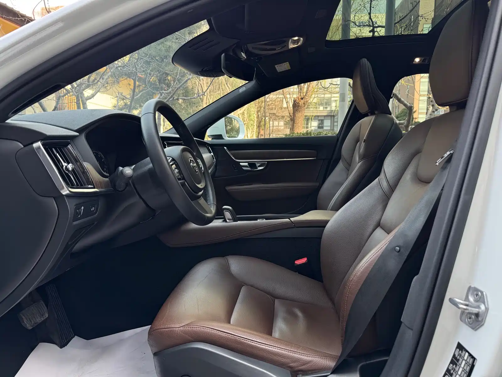 Photo 10 - Volvo V90