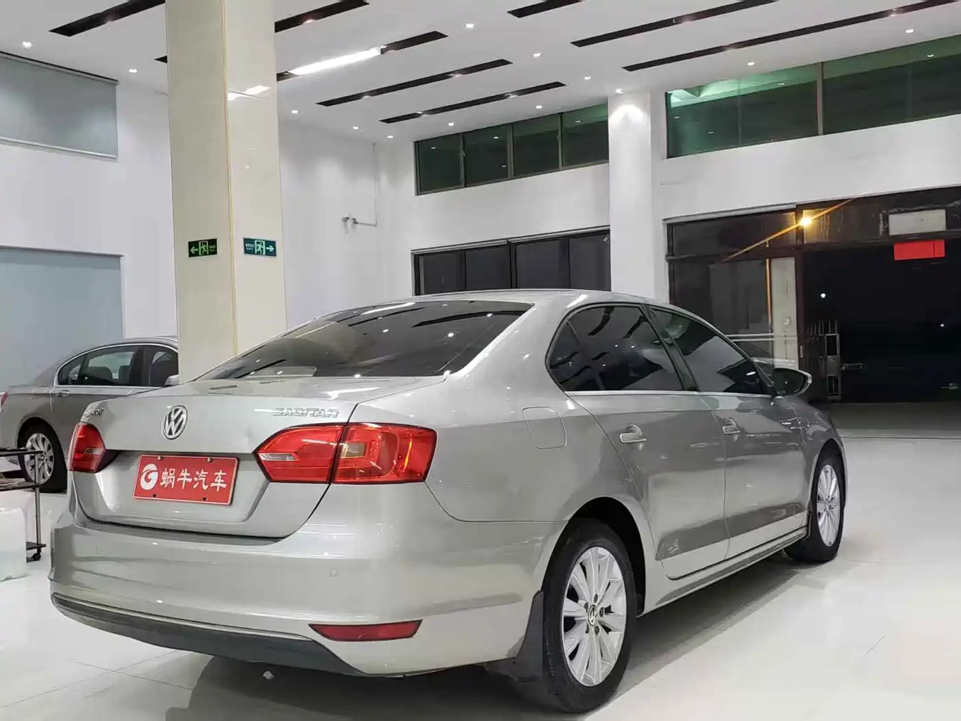 Volkswagen Sagitar 2014 Facelift 1.6L Automatic Comfort фото 11