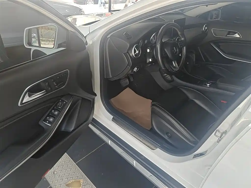Mercedes-Benz GLA 2016 GLA 220 4MATIC Fashion фото 16