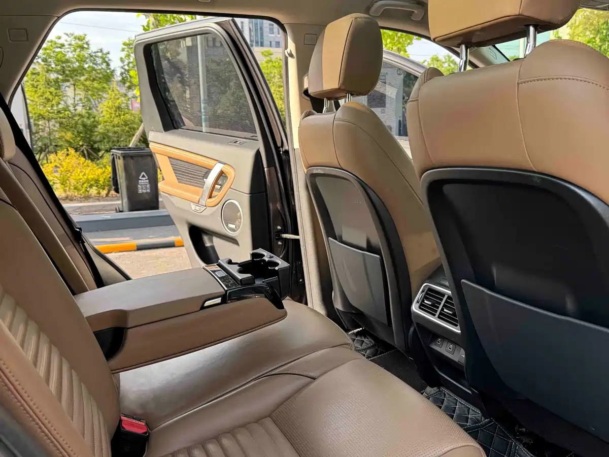 Land Rover Discovery Sport 2024 Luxury Custom Edition фото 25